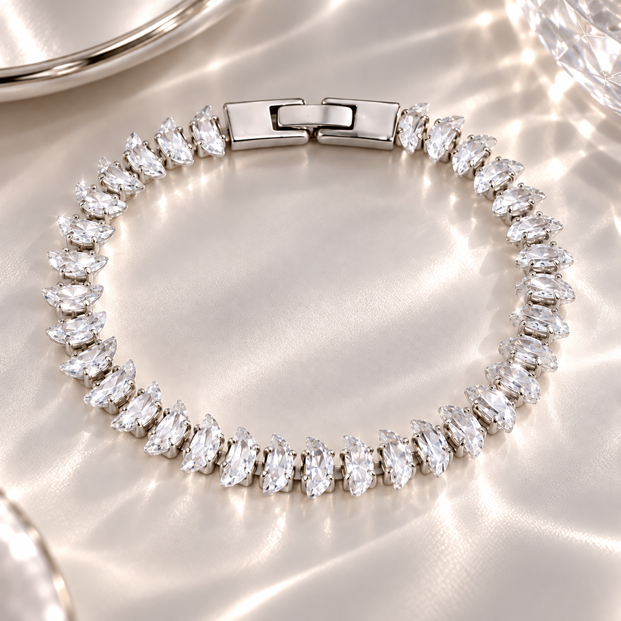 Pulseira Riviera em Zircônia Formato Lua Cristal