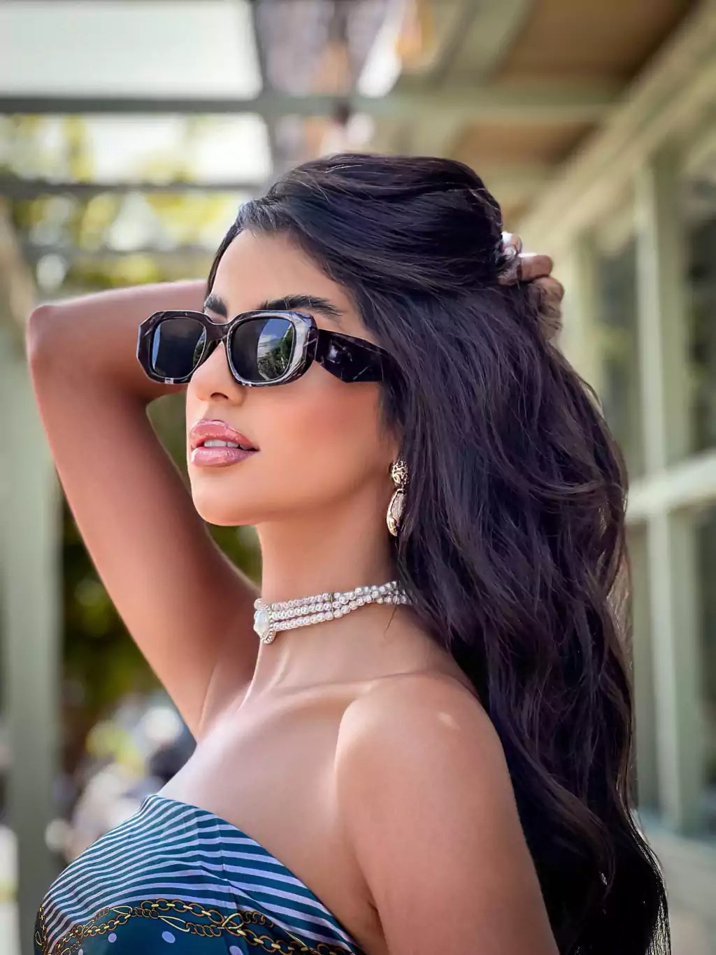 Óculos de Sol Blogueira Retangular Ghata Diamond - Preto - Injetado