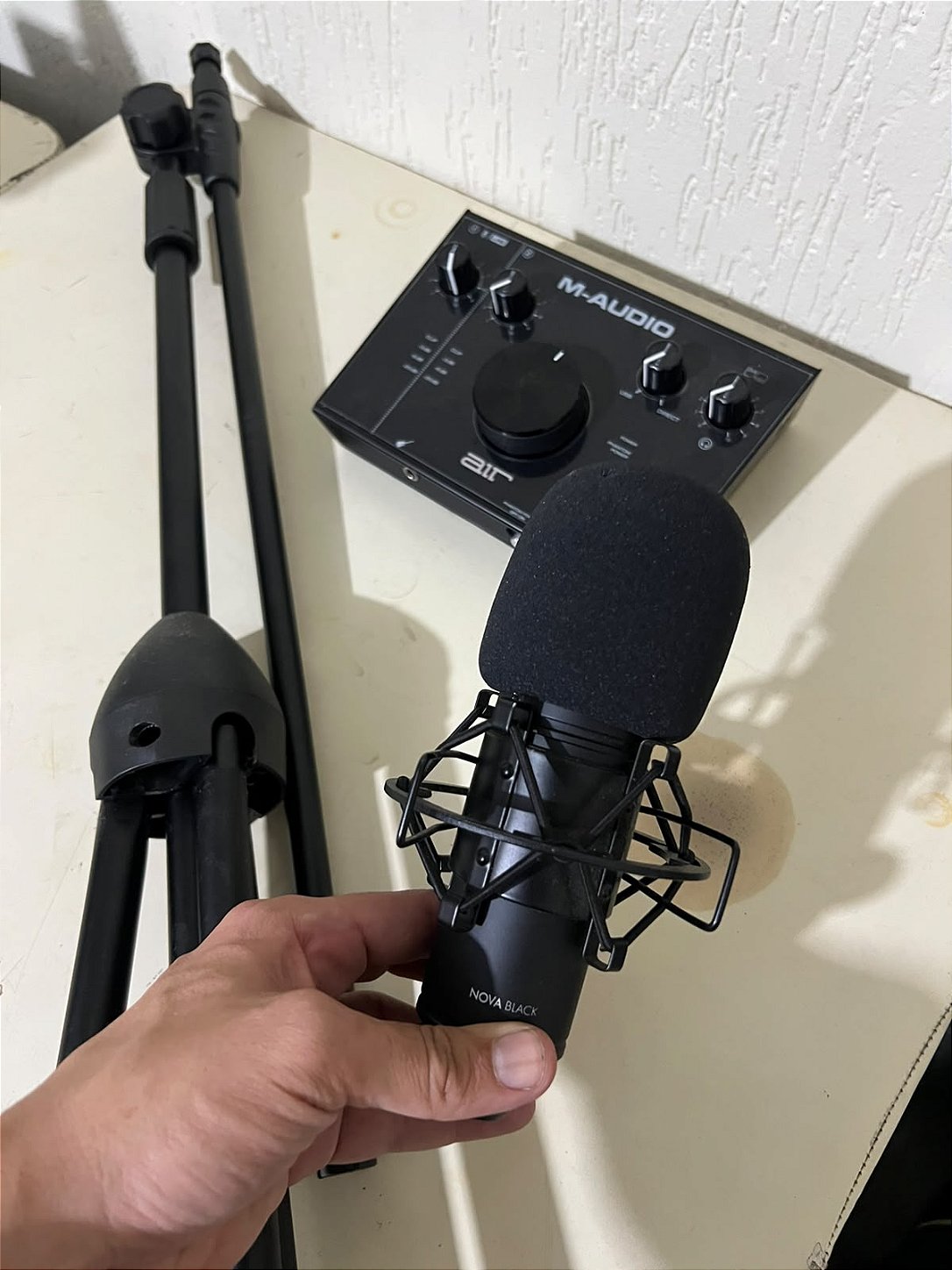 KIT MESA DE AUDIO + INTERFACE + FONE OUVIDO + PEDESTAL+ E CABOS