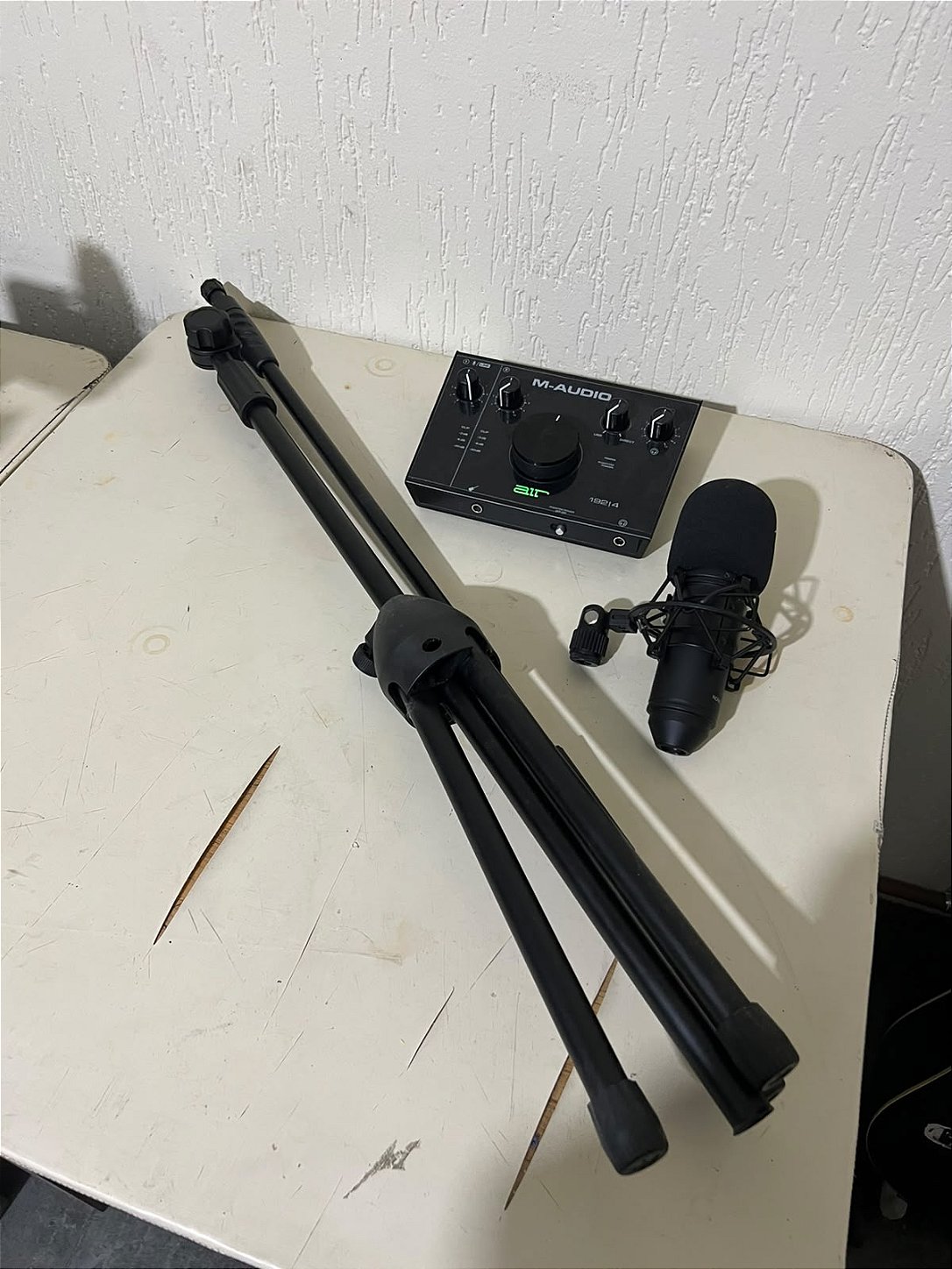 KIT MESA DE AUDIO + INTERFACE + FONE OUVIDO + PEDESTAL+ E CABOS