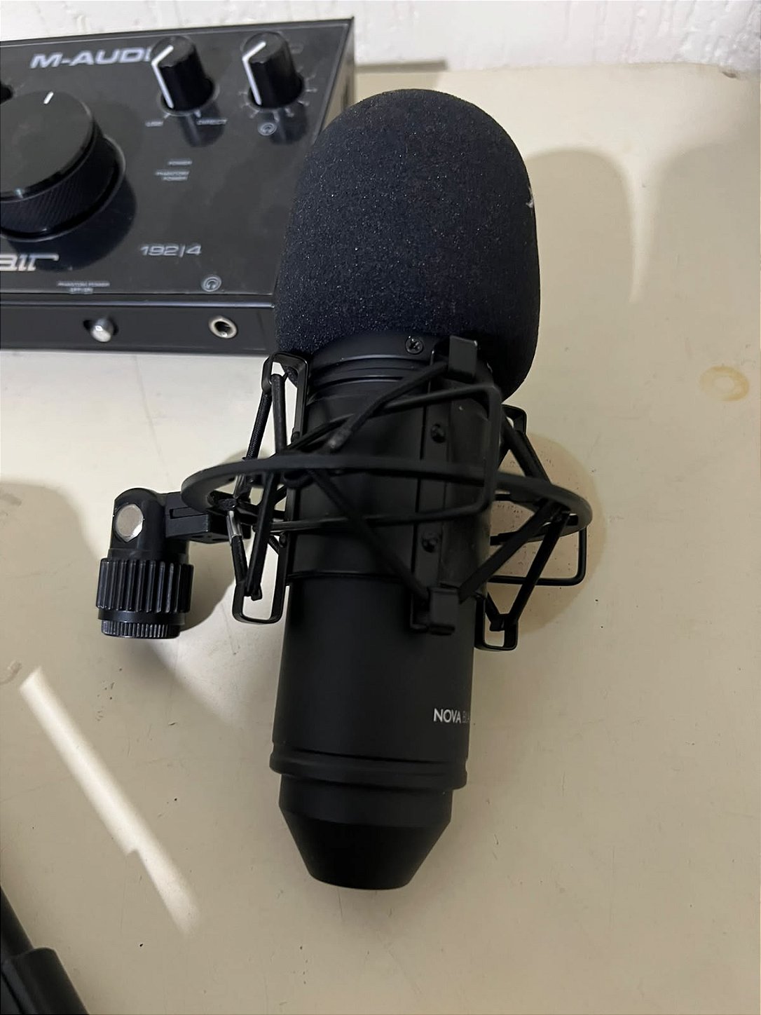 KIT MESA DE AUDIO + INTERFACE + FONE OUVIDO + PEDESTAL+ E CABOS