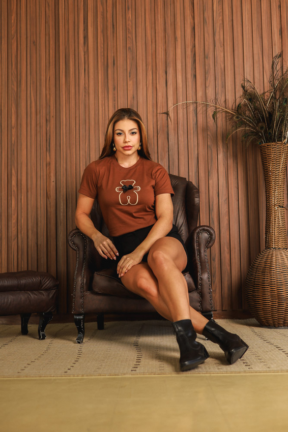 Tshirt Bordada Ursinho De Gravata Preta
