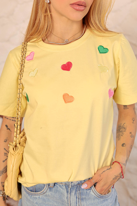 Tshirt Bordada Corações Contornos Coloridos