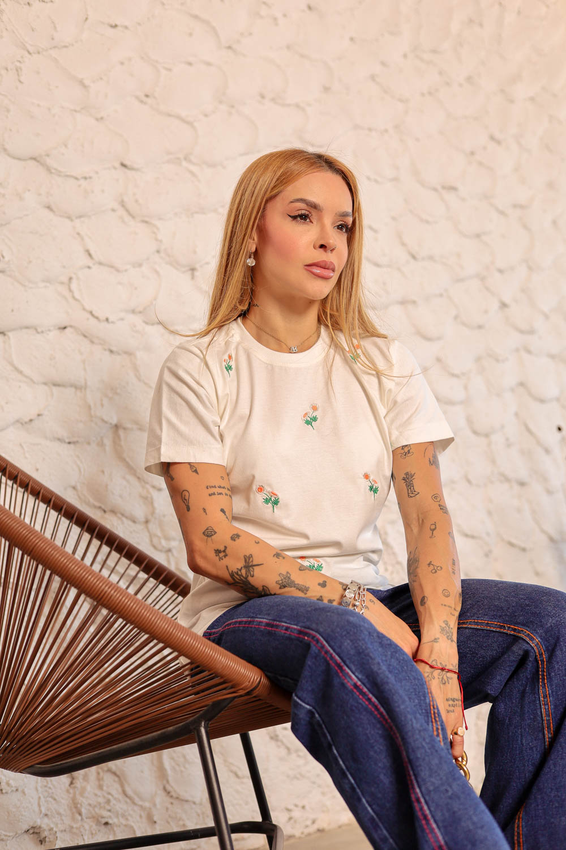 Tshirt Bordada Flores Margaridas Total
