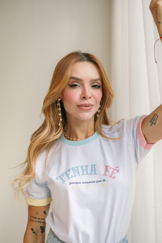 Tshirt Bicolor Tenha Fé Porque Vivemos Por Fé