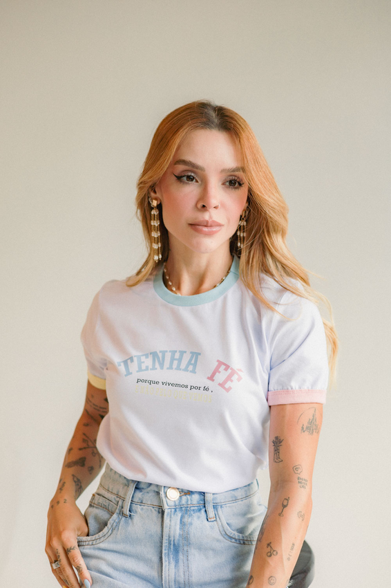 Tshirt Bicolor Tenha Fé Porque Vivemos Por Fé