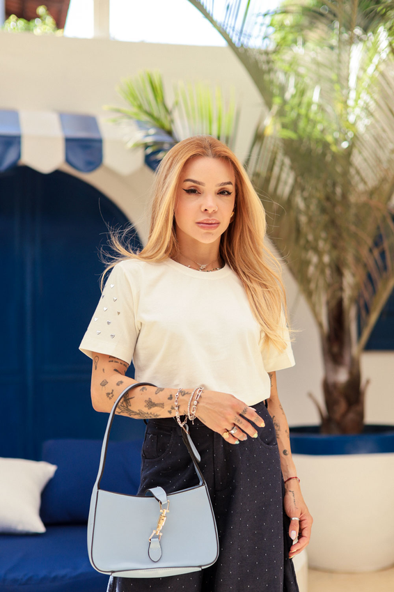 Tshirt Corações Mangas Aplicação Off