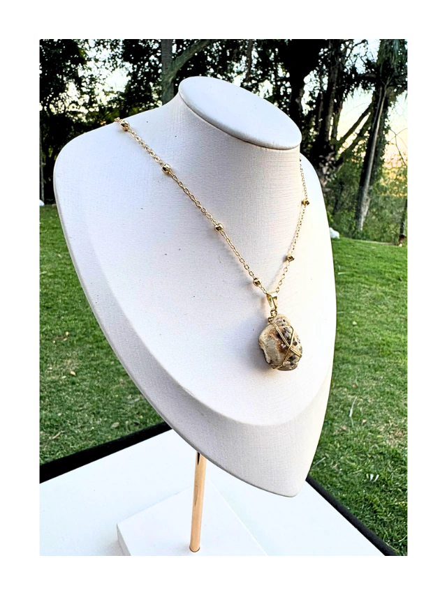 Boneca de Sílex Fantasia | Colar Ouro 18k