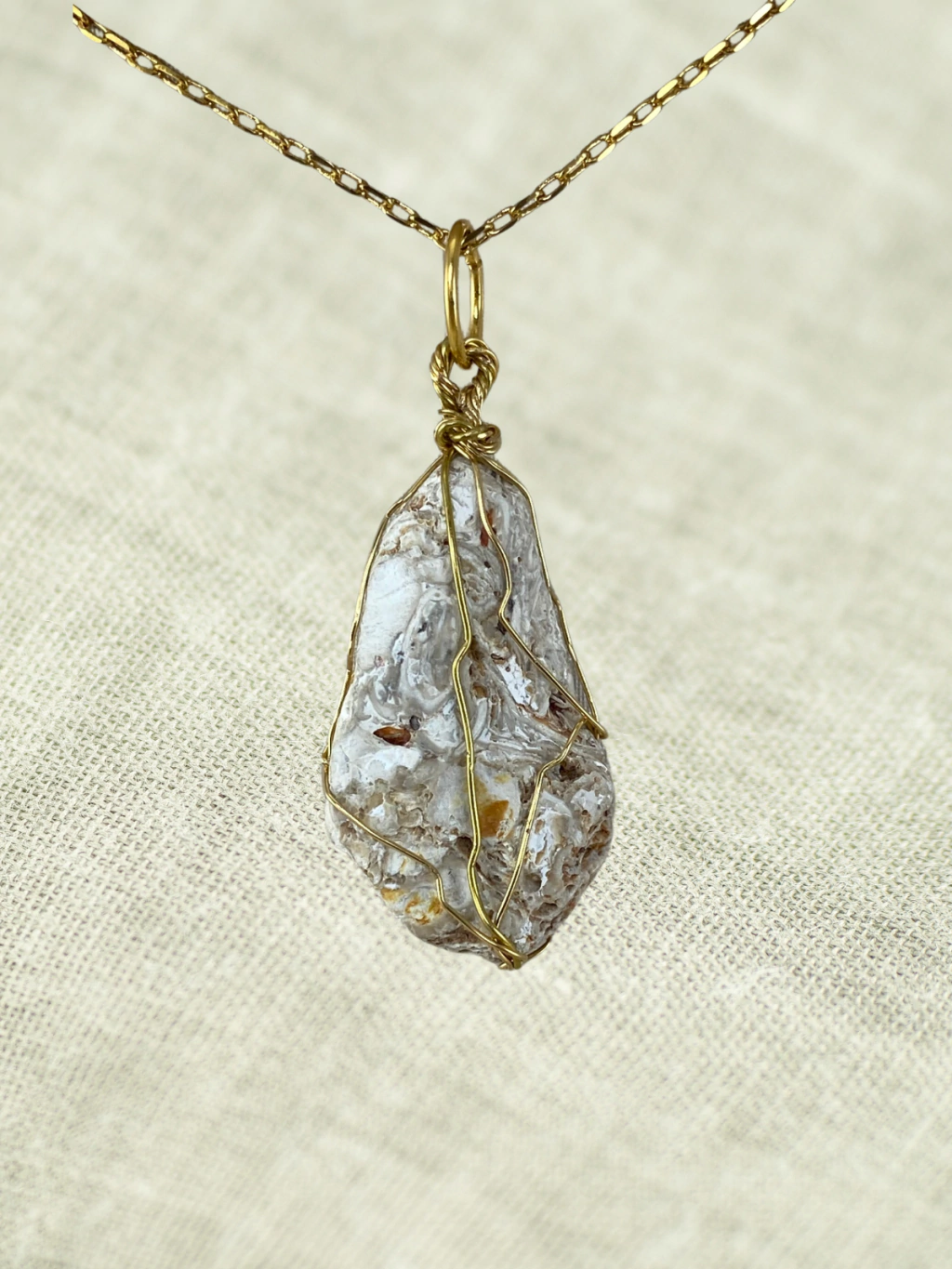 Jaspe Coquina Cristal Natural Polido Alambrismo Colar Dourado Aromaterapia