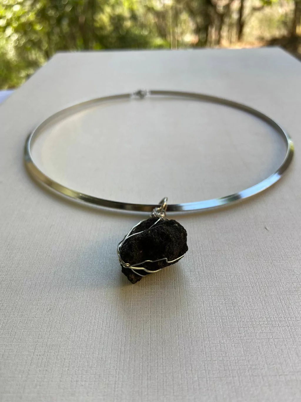 Betume Arenoso Único Aroma Petróleo Natural Pingente Alambrismo Colar Chocker Aço Inoxidável Aromaterapia