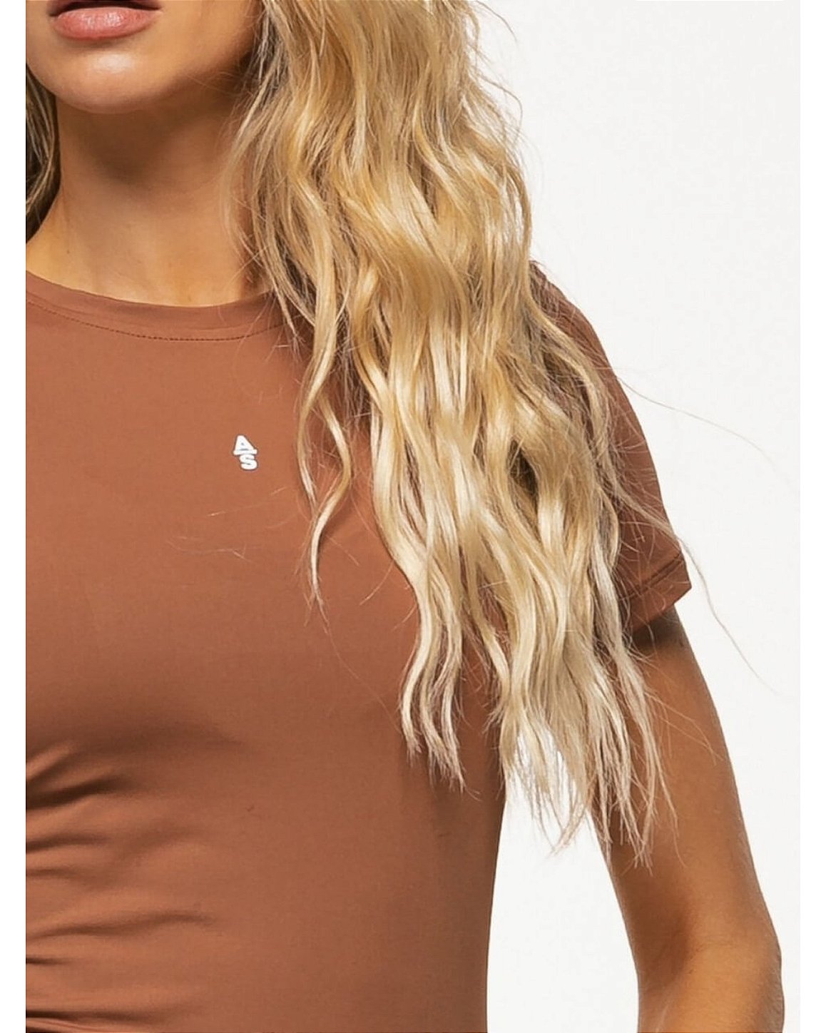 BLUSA MANGA CURTA POLIAMIDA - MARROM CHOCOLATE