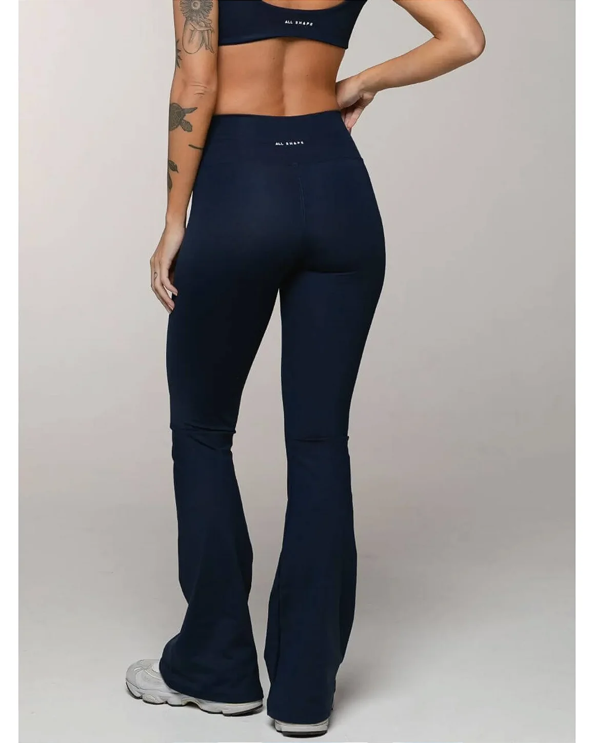 CALÇA FLARE - AZUL MARINHO PROFUNDO