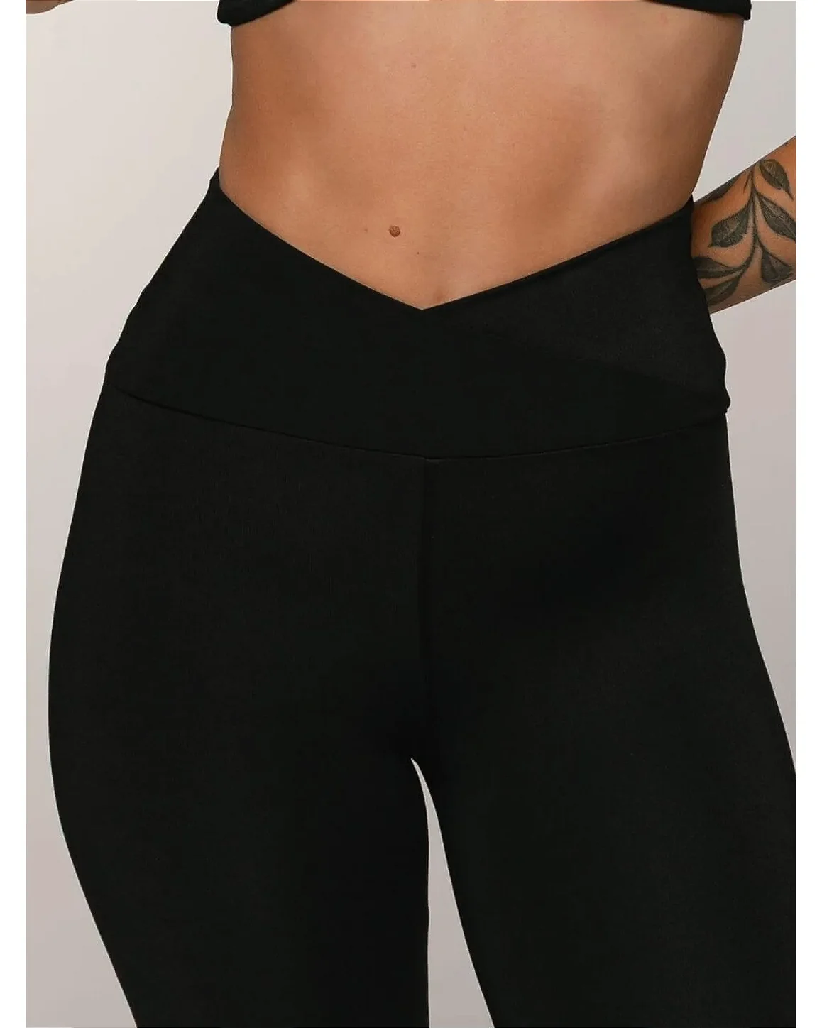LEGGING COM CÓS TRANSPASSADO - PRETO