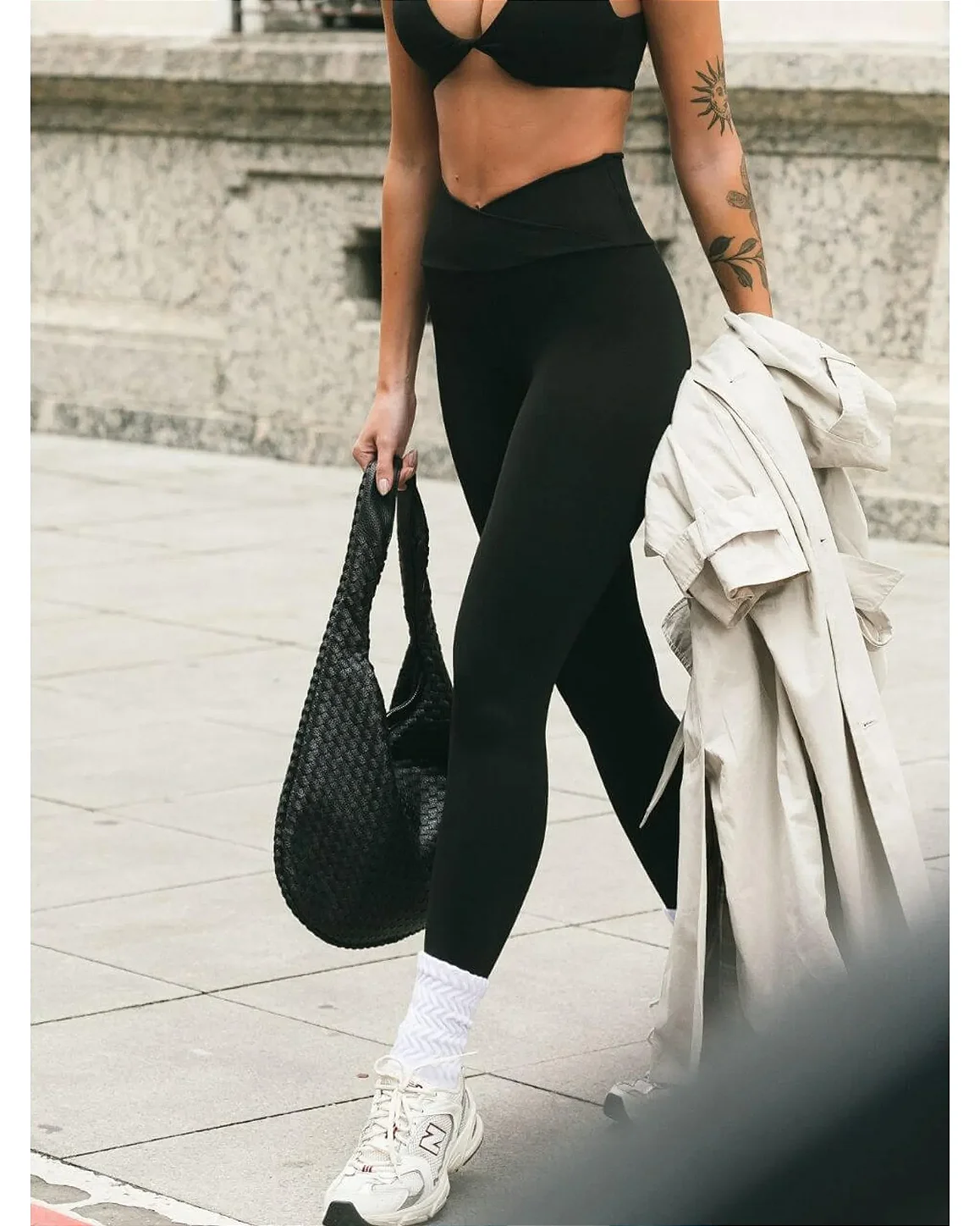 LEGGING COM CÓS TRANSPASSADO - PRETO