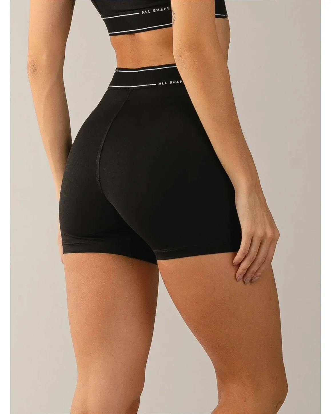 SHORT COM ELÁSTICO PERSONALIZADO - PRETO