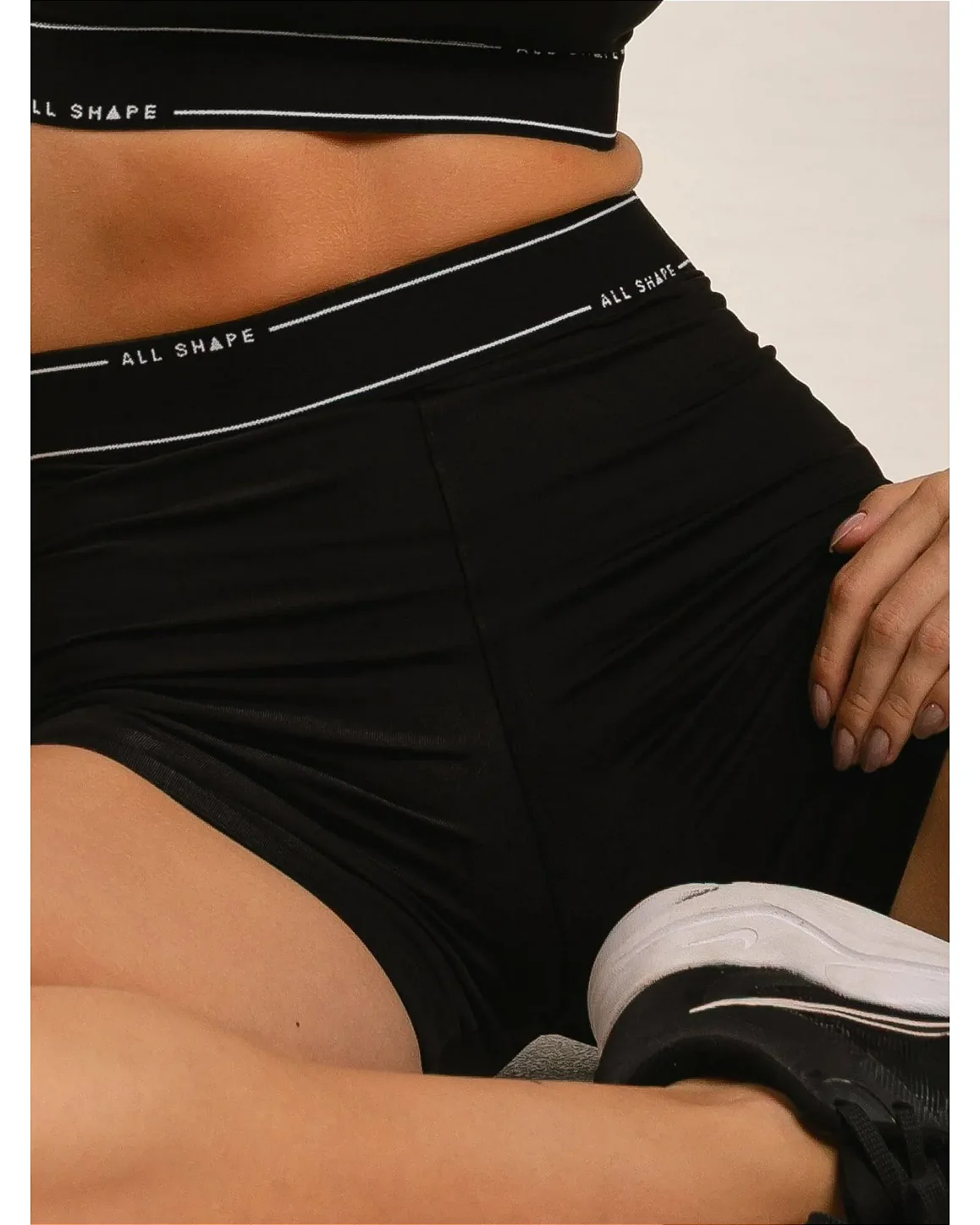SHORT COM ELÁSTICO PERSONALIZADO - PRETO