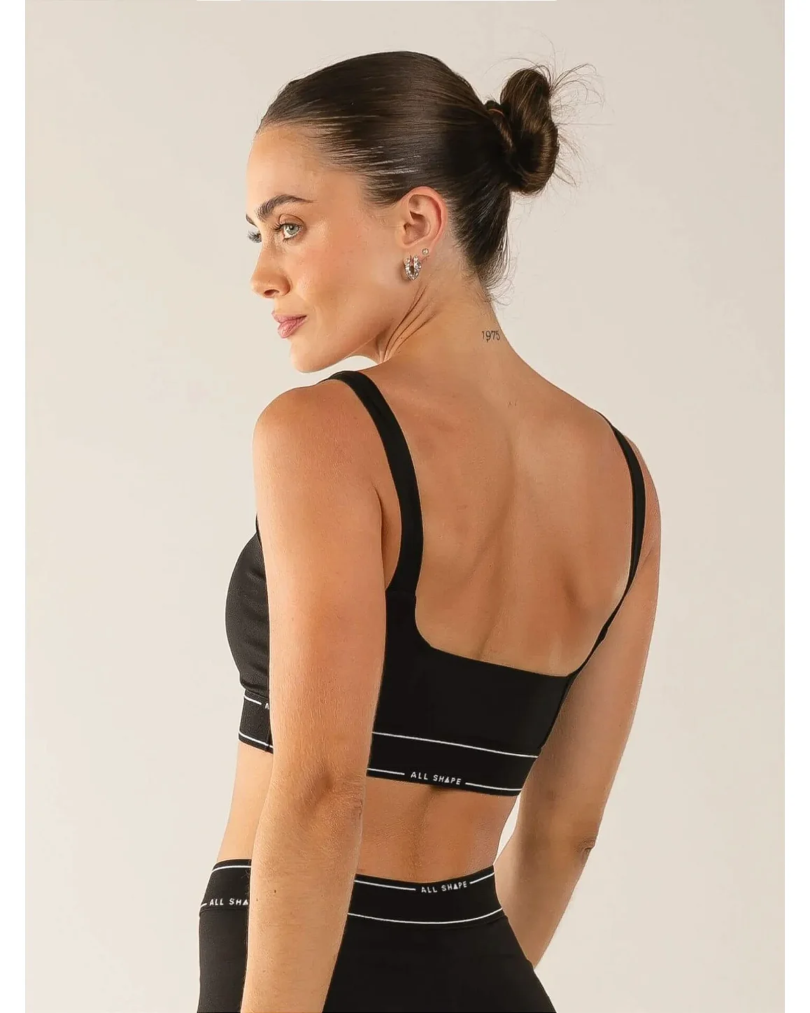 TOP COM ELÁSTICO PERSONALIZADO - PRETO