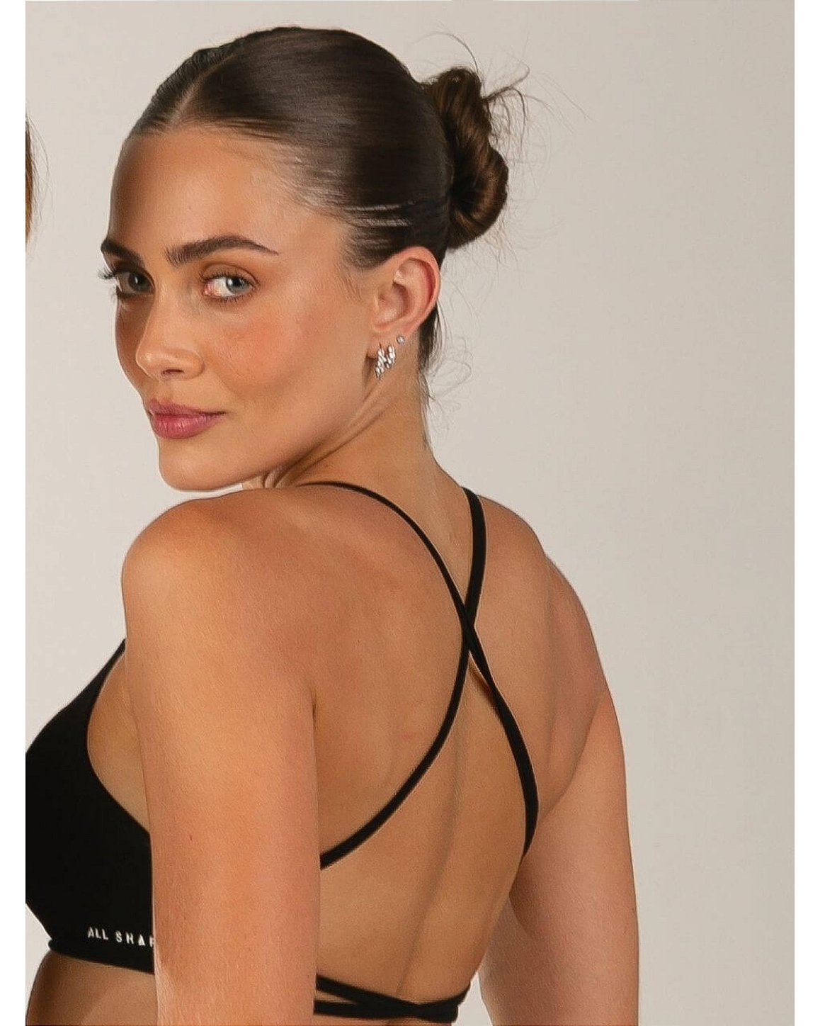 TOP COM COSTAS ABERTAS - PRETO