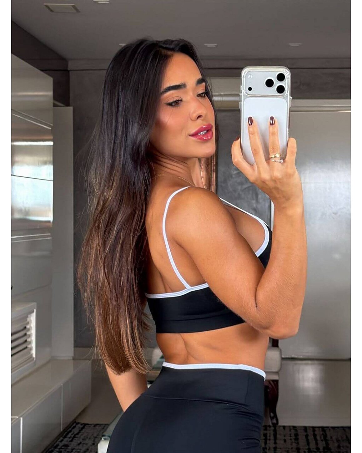 TOP ALCINHA COM CONTRASTE - PRETO/BRANCO