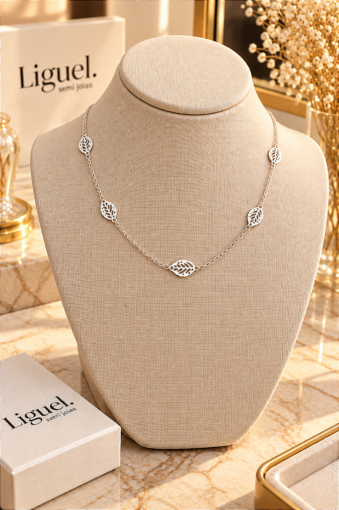 Colar Folhas Elegance em Semi Joia Prata
