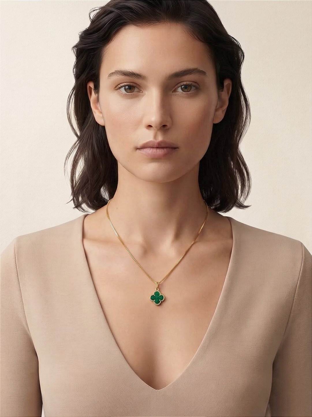 Colar de Ouro com Pingente Trevo Verde Esmeralda