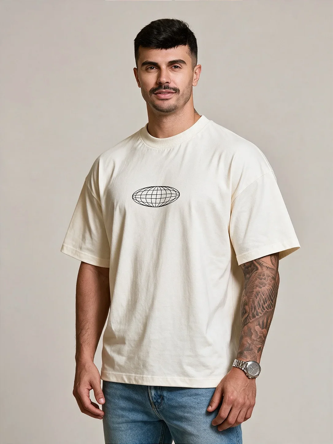 Camiseta Oversized Unissex "Tudo que o mundo precisa é de Jesus"
