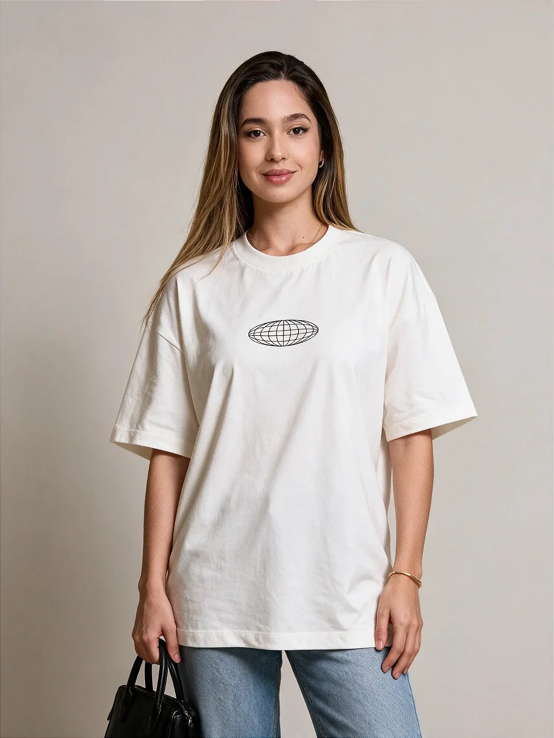 Camiseta Oversized Unissex "Tudo que o mundo precisa é de Jesus"
