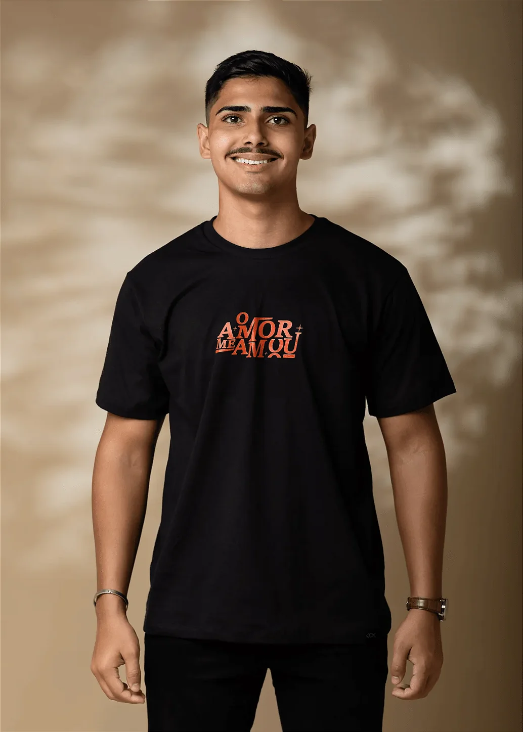 Camiseta T-shirt Feminina e Masculino "O amor me amou"