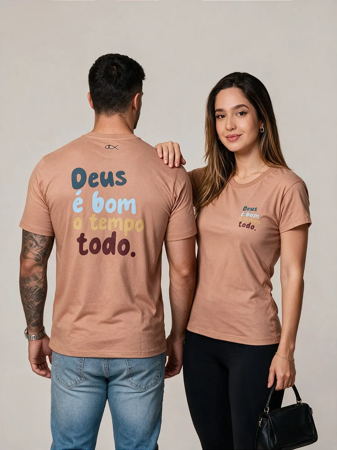 Camiseta Tshirt Feminino e Masculino "Deus é bom o tempo todo"