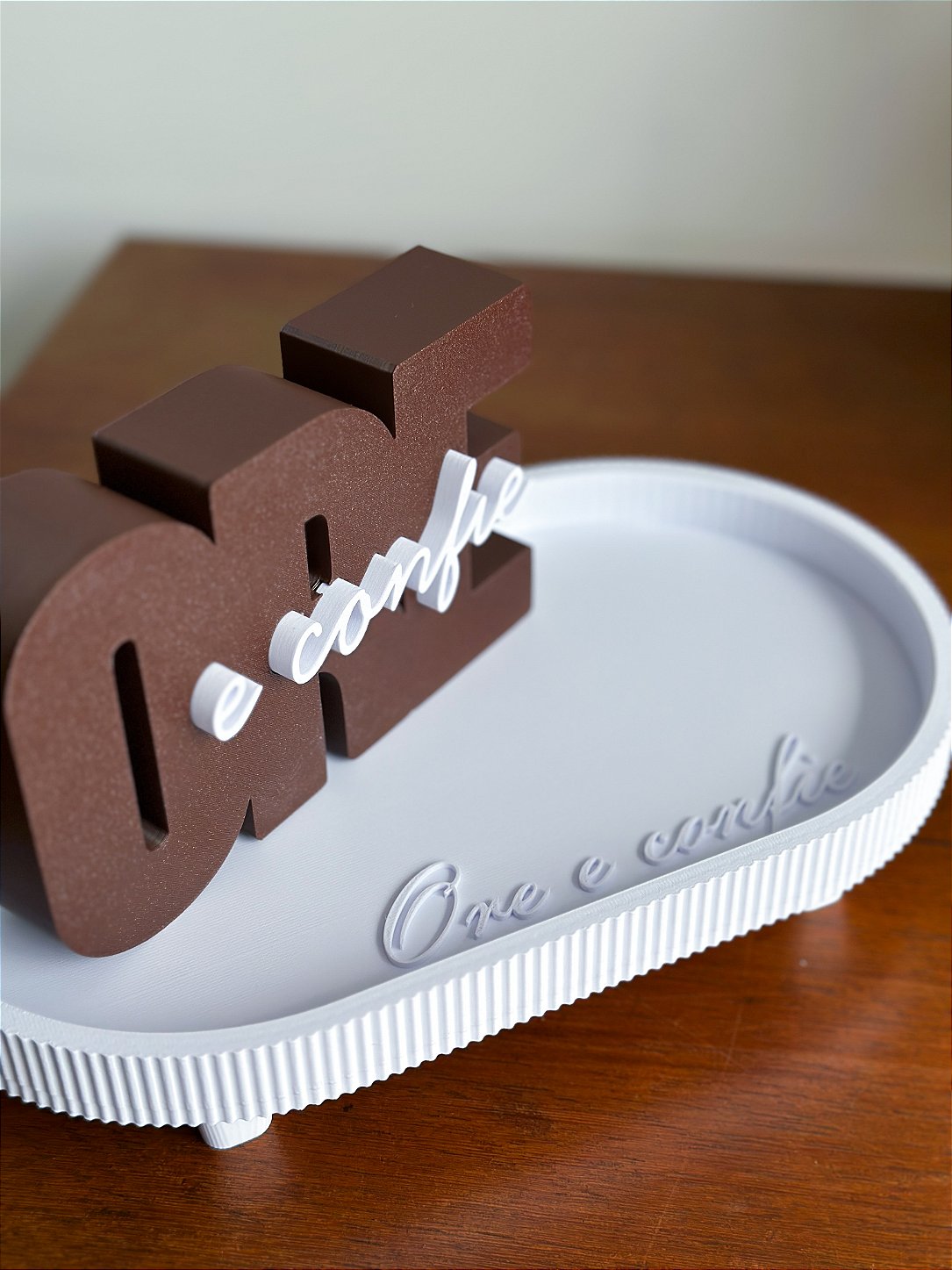 Ore e Confie Plaquinha Decorativa — Coleção Blessed