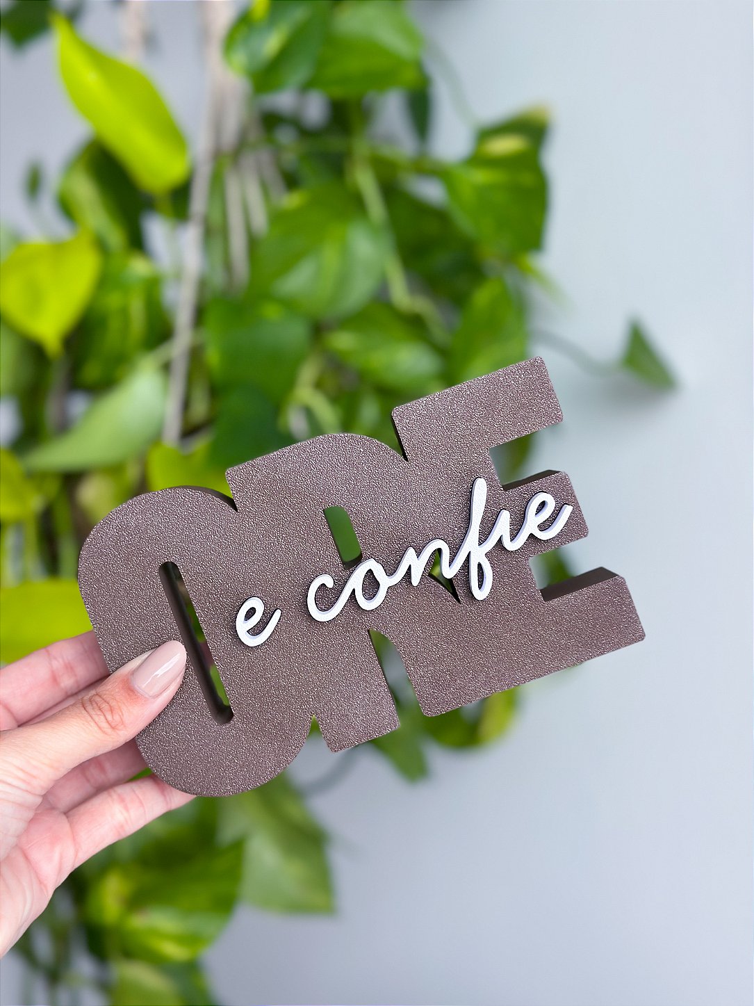 Ore e Confie Plaquinha Decorativa — Coleção Blessed