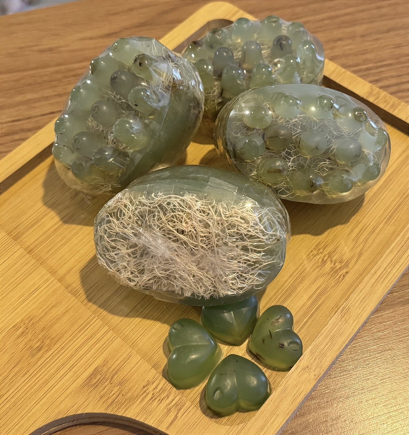 Sabonete massageador com bucha vegetal de alecrim e erva doce