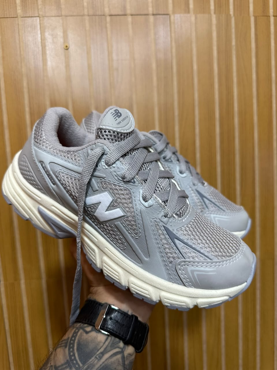 Tênis New Balance 530 Cinza/Branco