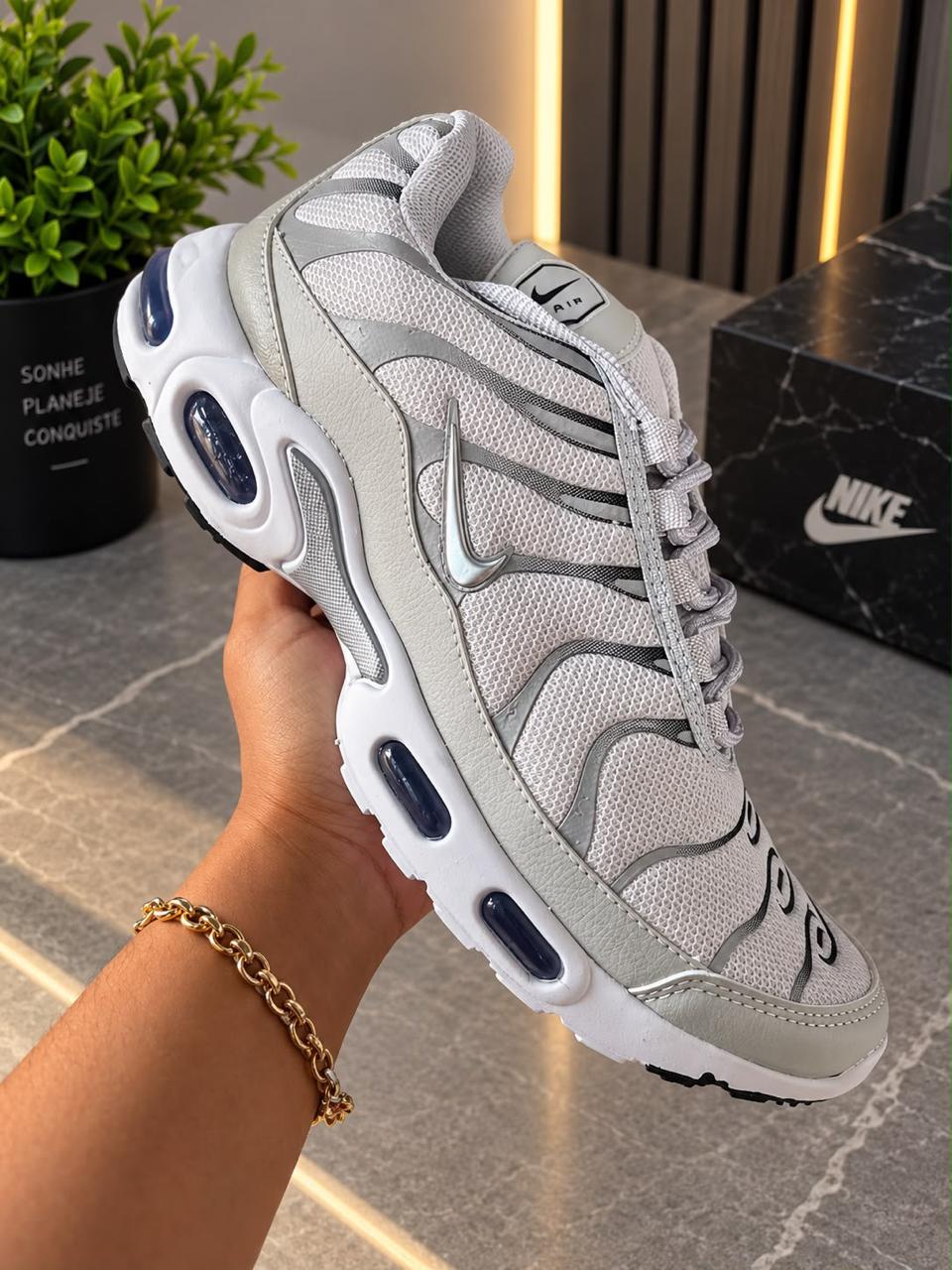 Tênis Nike TN Cinza/Branco Nacional