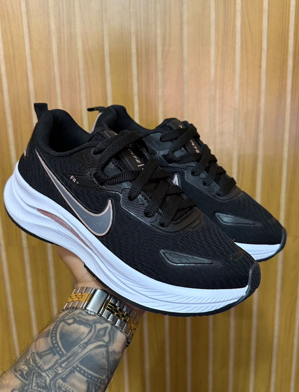 Tênis Nike Fit Preto/Branco/Rosa Nacional