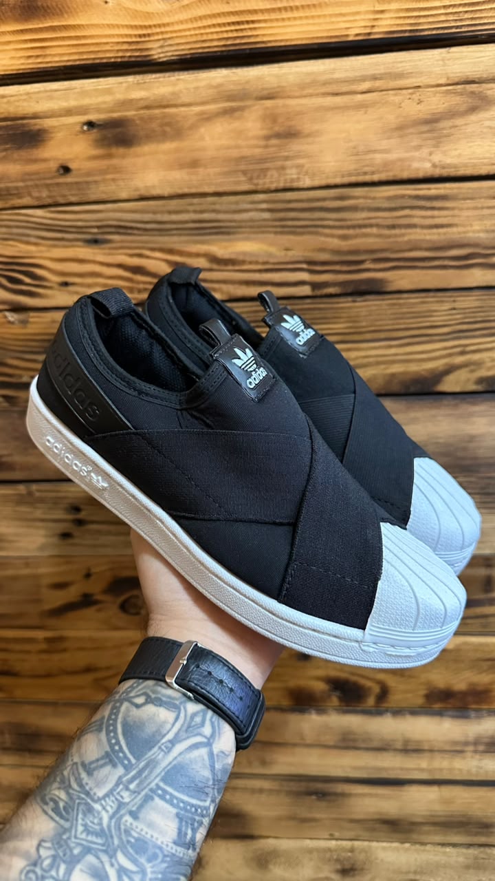 Tênis Adidas Slip-on Preto/Branco Nacional .