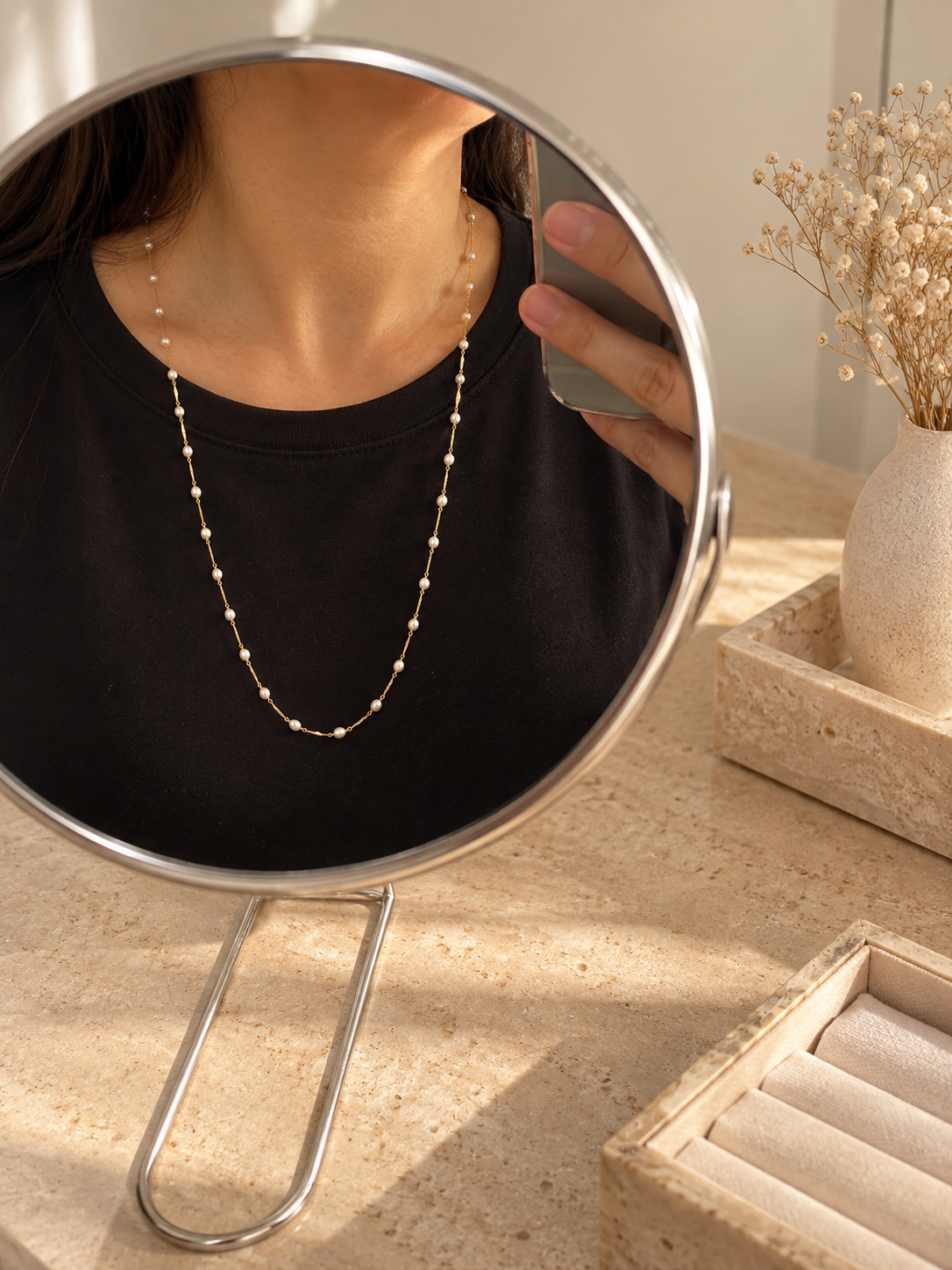Colar com mini pérolas banhado a ouro 24k