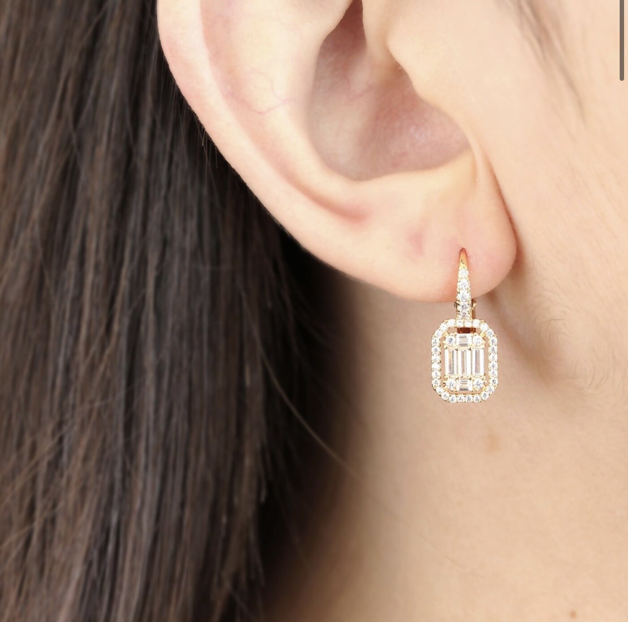 Argola Banhada Ouro 18k Cravejada com Zircônia