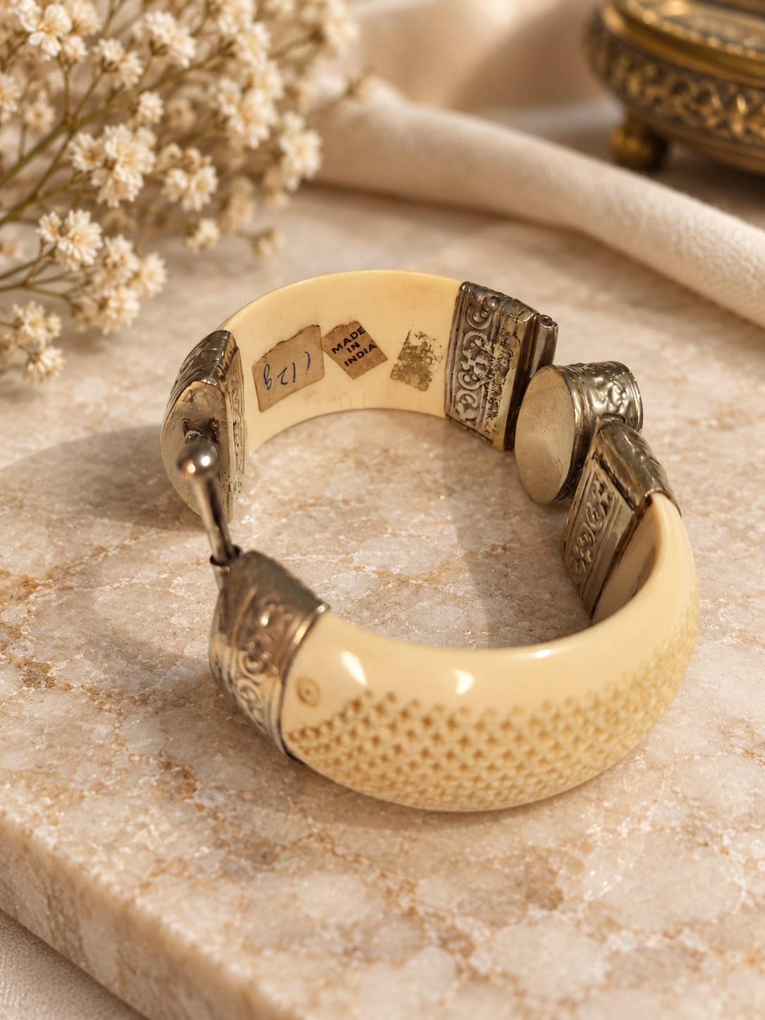 Pulseira Indiana Vintage Entalhada – Estilo Étnico