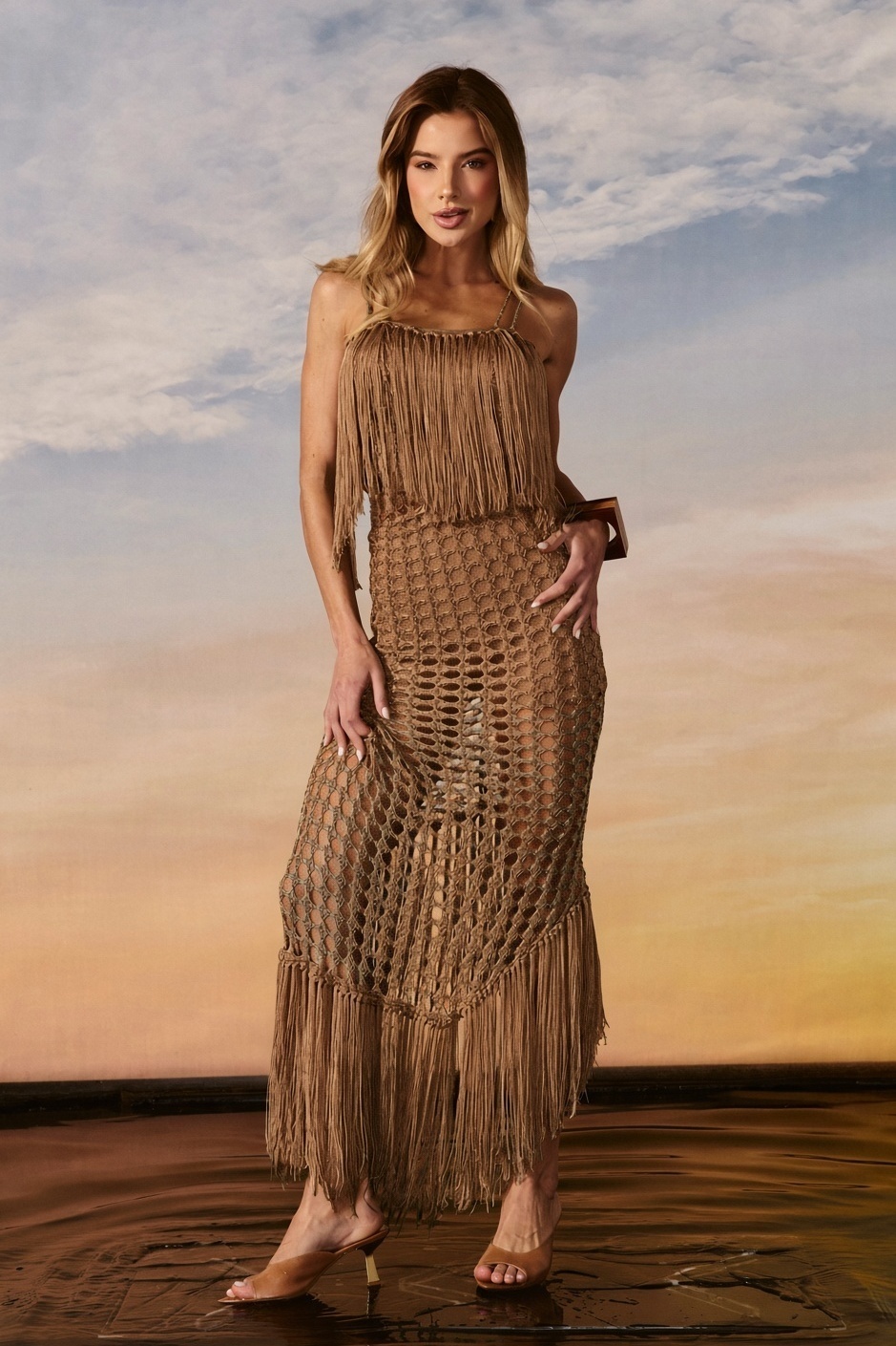 Vestido Tricot Trama Vazada com Franja