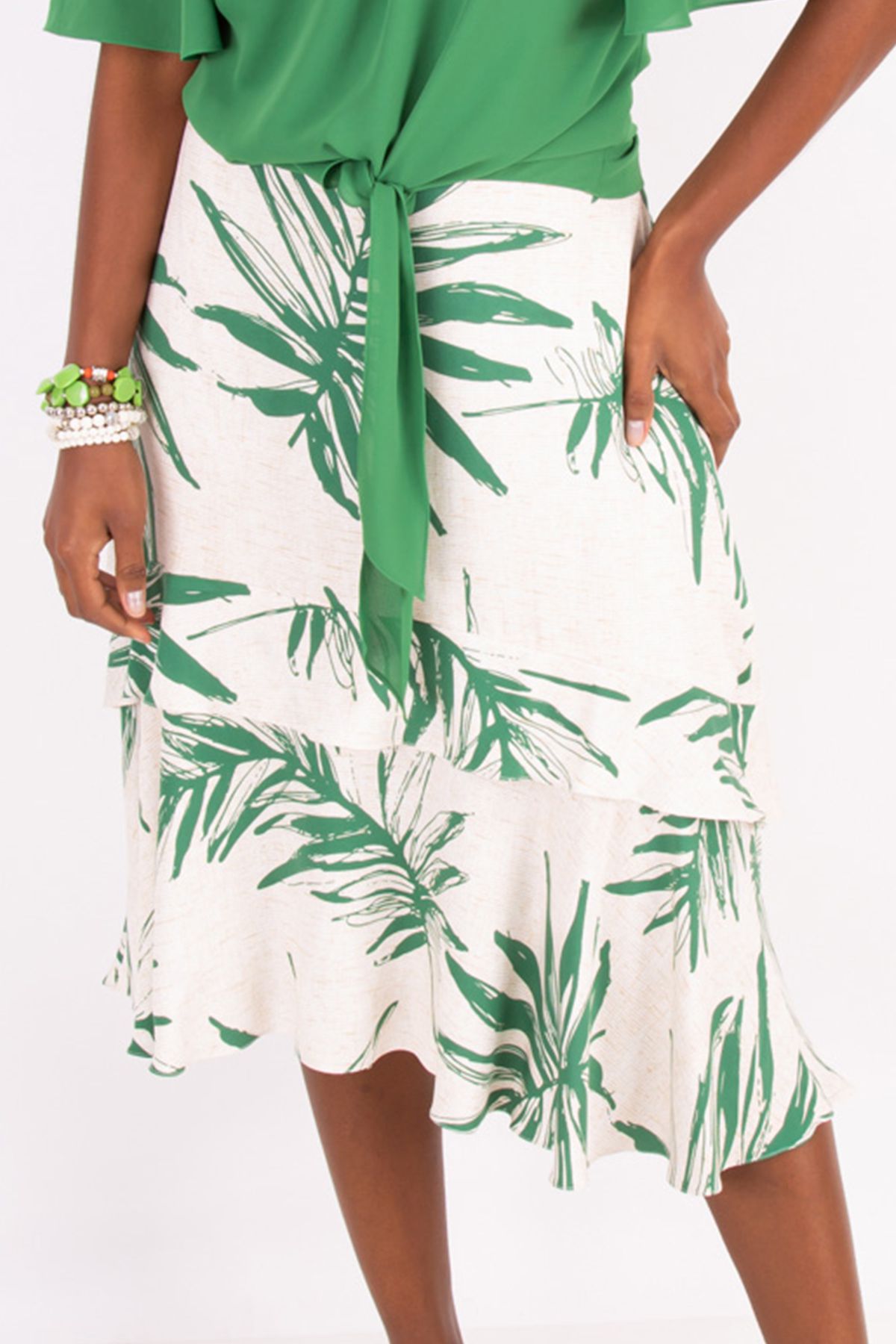 Saia Midi New Tropical Green - All Side Store | Loja de Moda Feminina  Premium | Blusas, Regatas, Camisas, Calças, Vestidos, Saias, Shorts,  Blazers, Acessórios