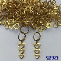 BRINCO NO BRUTO PRONTO PARA O BANHO - (4086) BRINCO ARGOLINHA DE PRESSÃO (TRANQUETA) COM TRÊS CORAÇÕES - PESO 1,6GR - BRU13775