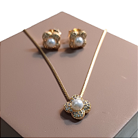 CONJUNTO BRINCO E COLAR PEROLA CRAVEJADO DE ZIRCÔNIAS BANHADO DOURADO