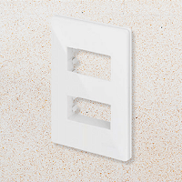 PLACA + SUPORTE 4X2 - 2 POSTOS - BRANCO - INFINITI PLUS