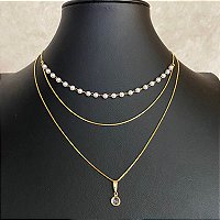 Colar Choker Triplo Mini Pérolas/Pingente Dourado