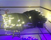 Pisca 100 LEDS blindados LEDS Branco Quente e fio Verde Ø2,2mm com 16 strobinhos brancos IP65 Externo 220V 10 metros.