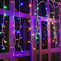 Cascata com 300 LEDs Colorido 8 funções 6 metros com memória bivolt IP44 uso externo.