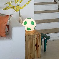 Luminária Bola de Futebol Ø25,5x24cm Polietileno Branco e Verde.