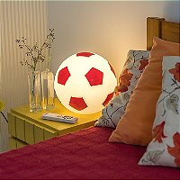Luminária Bola de Futebol Ø25,5x24cm Polietileno Branco e Vermelho.
