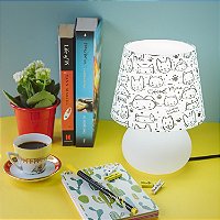 Abajur Micro Lampe Vira Lata Gatos Ø15x20cm Polietileno Branco e Preto.